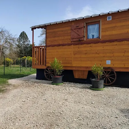 La Roulotte D'elfes Οργανωμένο κάμπινγκ *