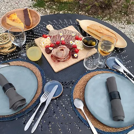 La Roulotte D'elfes Thénac