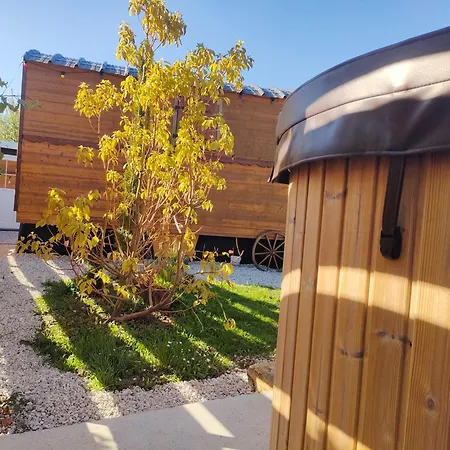 La Roulotte D'elfes * Thénac