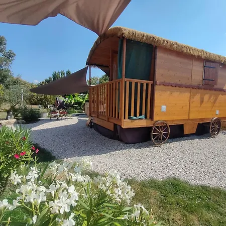 Luxury tent La Roulotte D'elfes *