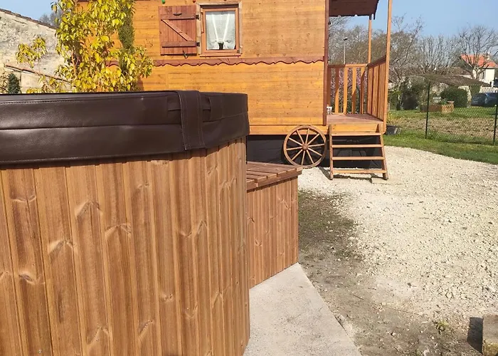 La Roulotte D'elfes Campismo de Luxo Thénac