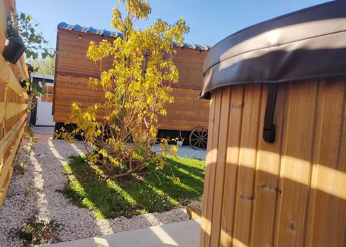 La Roulotte D'elfes * Thénac